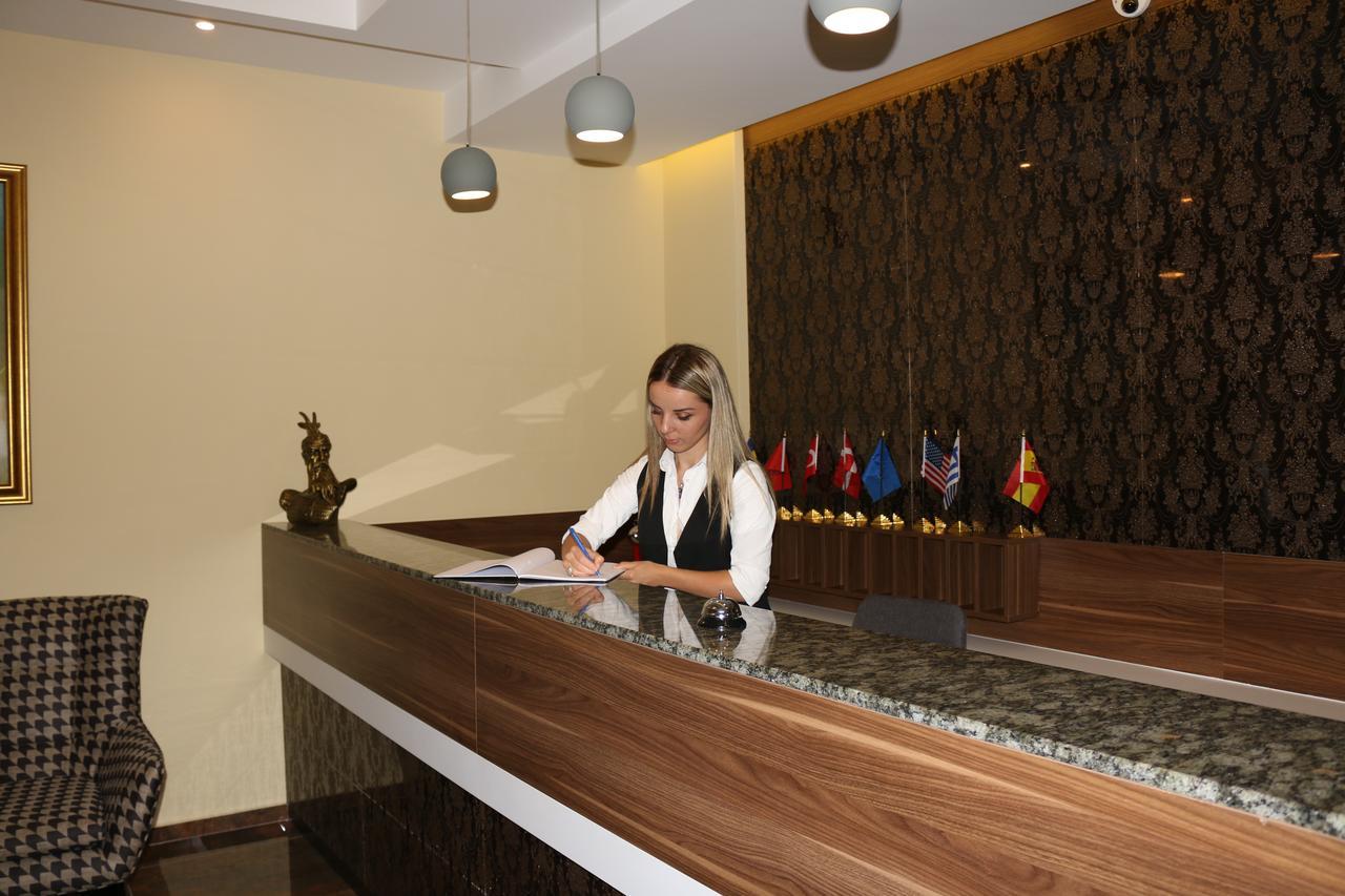 Hotel Admiral Prizren Exteriör bild